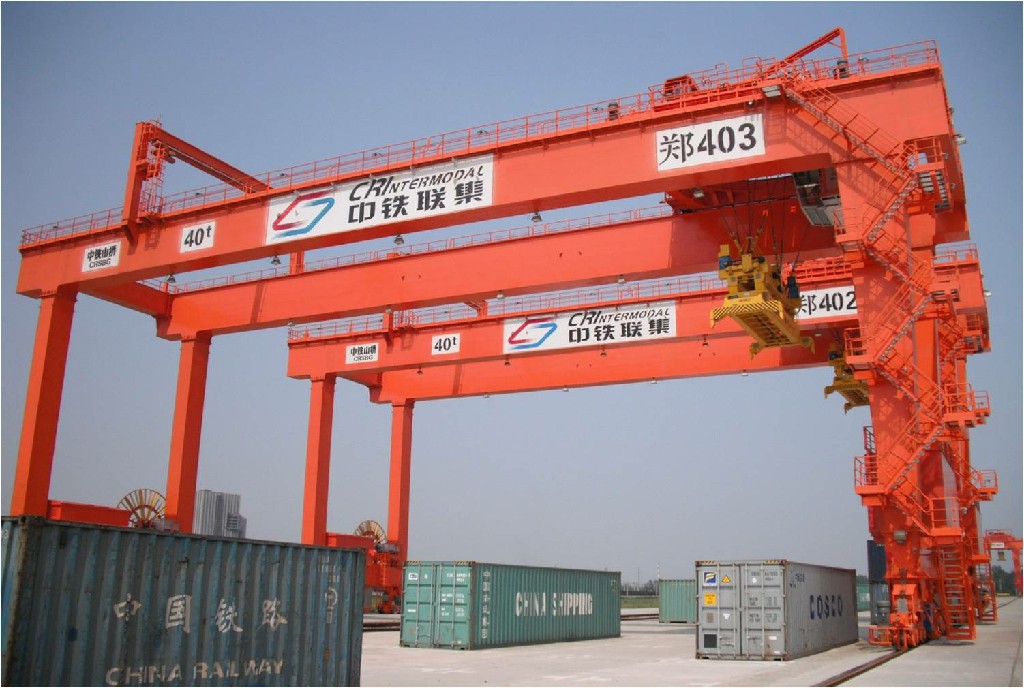 1682501156475.jpg 中鐵聯(lián)集鄭州站集裝箱門式起重機(jī).jpg